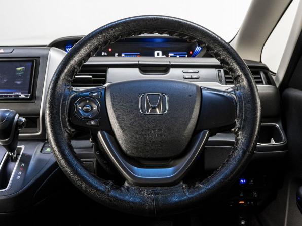 Honda Freed II с пробегом 2016 года, цена 1 519 000 рублей, 220141 км, компактвэн, Автокод Объявления