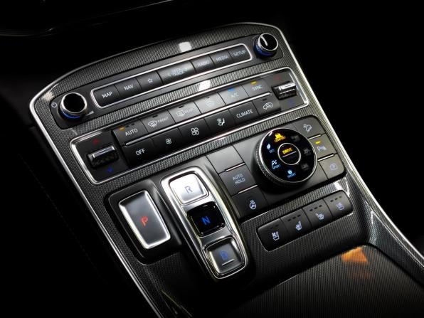 Hyundai Santa Fe IV Рестайлинг с пробегом 2022 года, цена 4 450 000 рублей, 68249 км, внедорожник, Автокод Объявления