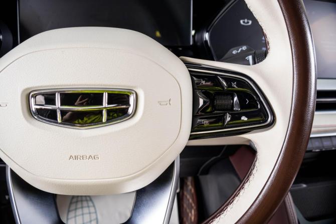 Geely Monjaro I с пробегом 2023 года, цена 3 349 000 рублей, 41890 км, внедорожник, Автокод Объявления