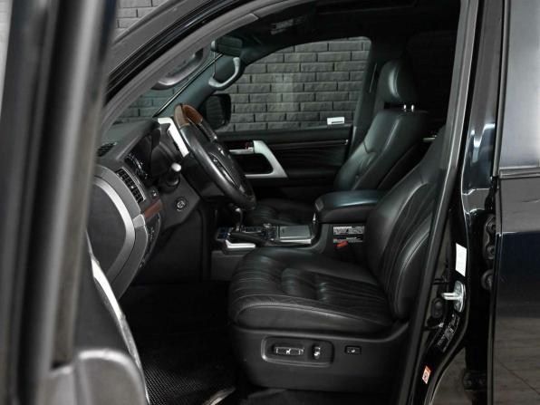 Toyota Land Cruiser 200 Series Рестайлинг 2 с пробегом 2019 года, цена 6 550 000 рублей, 309626 км, внедорожник, Автокод Объявления