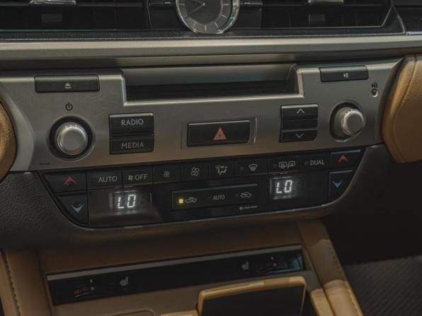 Lexus ES VI Рестайлинг с пробегом 2018 года, цена 2 379 000 рублей, 173556 км, седан, Автокод Объявления