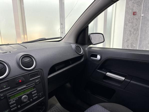 Ford Fusion I Рестайлинг с пробегом 2007 года, цена 485 000 рублей, 319240 км, хэтчбек, Автокод Объявления