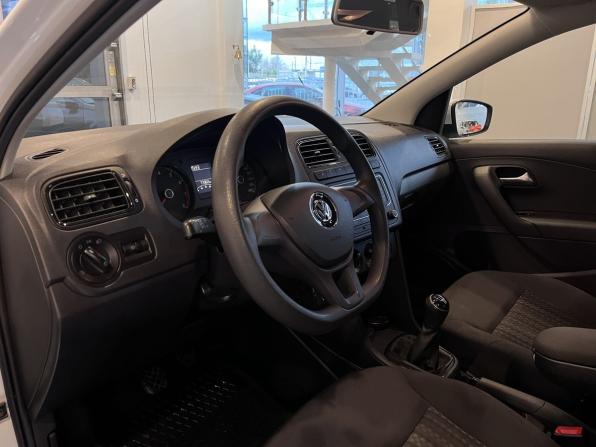 Volkswagen Polo V Рестайлинг с пробегом 2019 года, цена 1 375 000 рублей, 77302 км, седан, Автокод Объявления