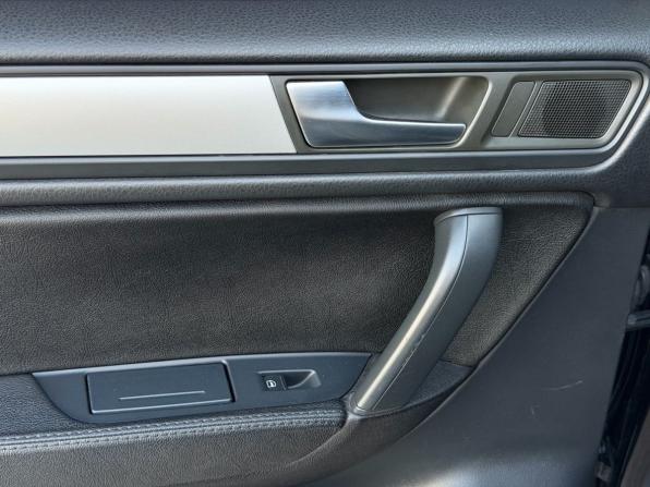 Volkswagen Touareg II с пробегом 2011 года, цена 1 700 000 рублей, 262286 км, внедорожник, Автокод Объявления