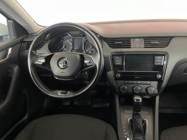 Skoda Octavia III (A7) Рестайлинг с пробегом 2018 года, цена 1 085 000 рублей, 243970 км, лифтбек, Автокод Объявления