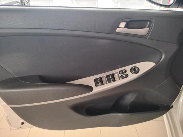 Hyundai Solaris I Рестайлинг с пробегом 2015 года, цена 744 000 рублей, 171181 км, седан, Автокод Объявления