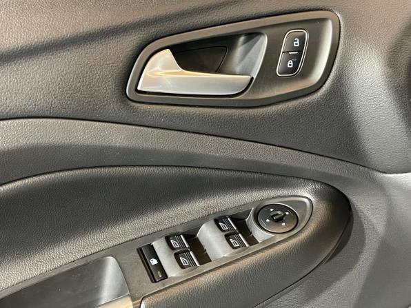 Ford Kuga II Рестайлинг с пробегом 2018 года, цена 1 350 000 рублей, 211015 км, внедорожник, Автокод Объявления