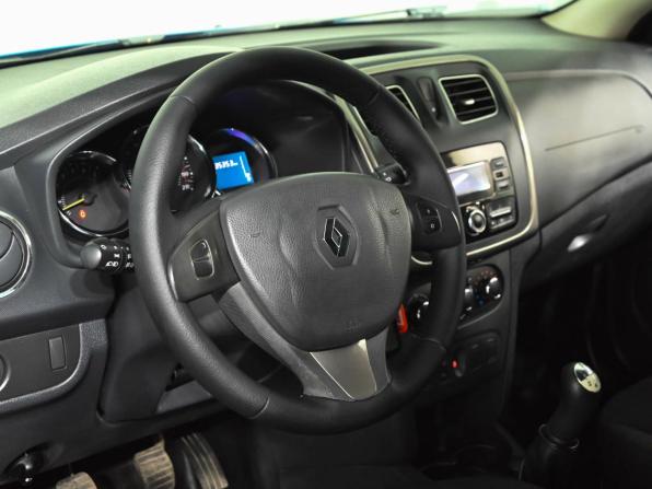 Renault Sandero II с пробегом 2017 года, цена 980 000 рублей, 135351 км, хэтчбек, Автокод Объявления