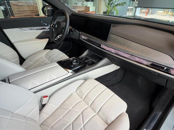 BMW 7 серии VII (G70) с пробегом 2023 года, цена 15 900 000 рублей, 14259 км, седан, Автокод Объявления