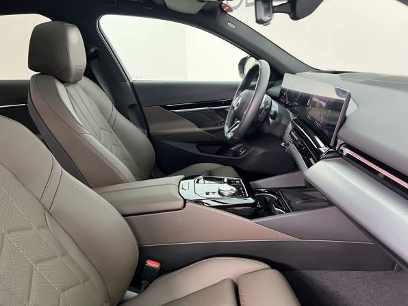 BMW 5 серии VIII (G60/G61/G68) с пробегом 2024 года, цена 6 600 000 рублей, 14300 км, седан, Автокод Объявления