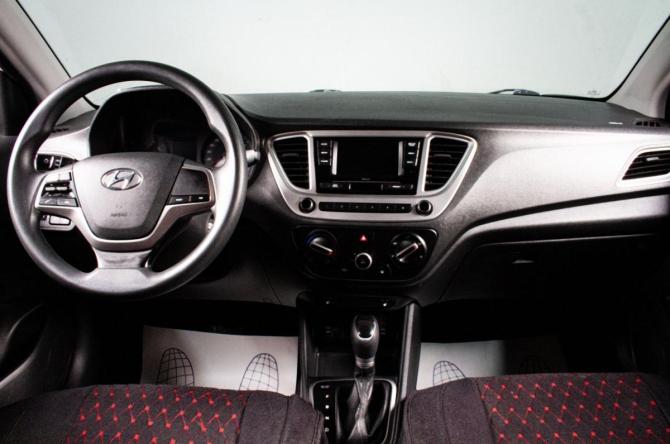 Hyundai Solaris II с пробегом 2022 года, цена 1 799 000 рублей, 105000 км, седан, Автокод Объявления