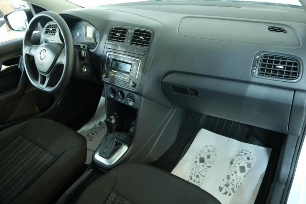 Volkswagen Polo V Рестайлинг Омск  - изображение 16