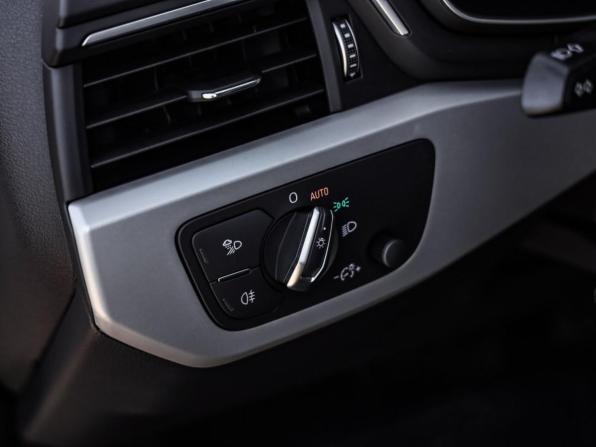 Audi A4 V (B9) Рестайлинг с пробегом 2021 года, цена 2 989 000 рублей, 102100 км, седан, Автокод Объявления