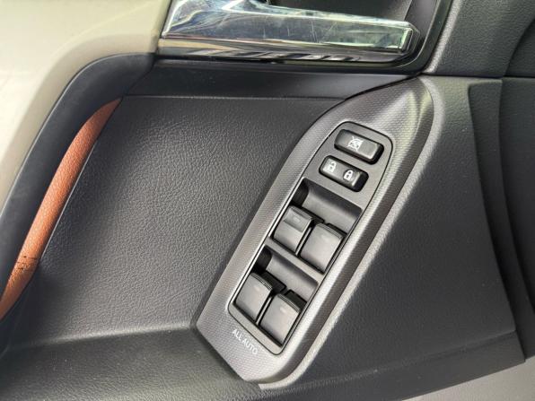 Toyota Land Cruiser Prado 150 Series с пробегом 2012 года, цена 2 799 000 рублей, 236000 км, внедорожник, Автокод Объявления