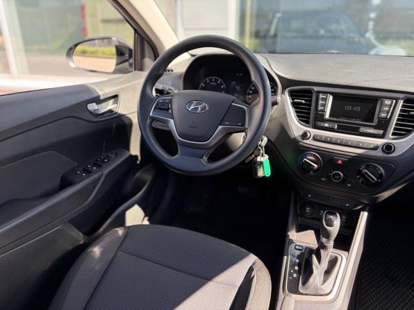 Hyundai Solaris II с пробегом 2019 года, цена 1 375 000 рублей, 49000 км, седан, Автокод Объявления