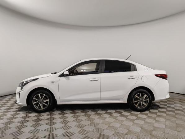 Kia Rio IV Рестайлинг с пробегом 2022 года, цена 1 549 000 рублей, 67599 км, седан, Автокод Объявления