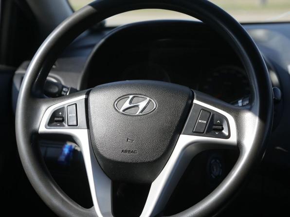 Hyundai Solaris I с пробегом 2013 года, цена 595 000 рублей, 244600 км, седан, Автокод Объявления