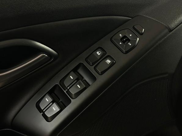 Hyundai ix35 I Рестайлинг с пробегом 2014 года, цена 1 200 000 рублей, 206108 км, внедорожник, Автокод Объявления