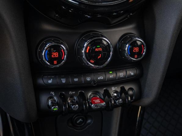 Mini Hatch III (F55/F56) с пробегом 2016 года, цена 2 430 000 рублей, 77933 км, хэтчбек, Автокод Объявления