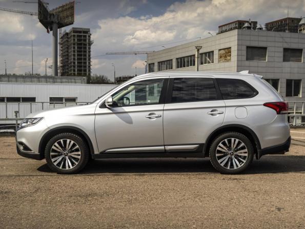 Mitsubishi Outlander III Рестайлинг 3 с пробегом 2019 года, цена 2 279 000 рублей, 77200 км, внедорожник, Автокод Объявления