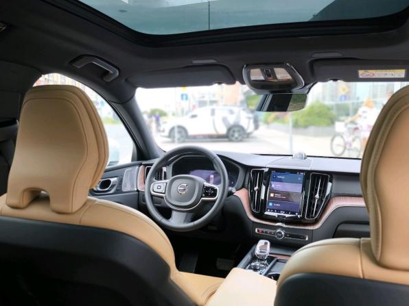 Volvo XC60 II Рестайлинг с пробегом 2024 года, цена 6 630 000 рублей, 30990 км, внедорожник, Автокод Объявления