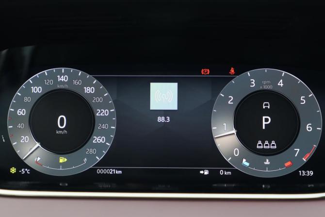 Land Rover Range Rover Evoque II Рестайлинг с пробегом 2025 года, цена 5 990 000 рублей, 21 км, внедорожник, Автокод Объявления