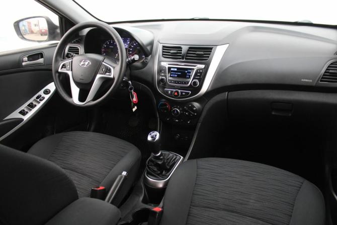 Hyundai Solaris I Рестайлинг с пробегом 2015 года, цена 990 000 рублей, 109000 км, седан, Автокод Объявления