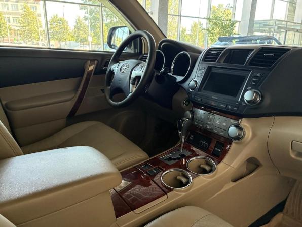 Toyota Highlander II (XU40) Рестайлинг с пробегом 2011 года, цена 1 725 000 рублей, 210000 км, внедорожник, Автокод Объявления