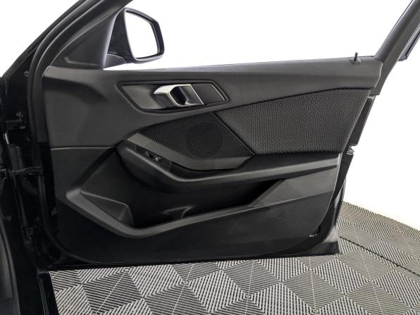 BMW 1 серии III (F40) с пробегом 2021 года, цена 2 450 000 рублей, 119216 км, хэтчбек, Автокод Объявления