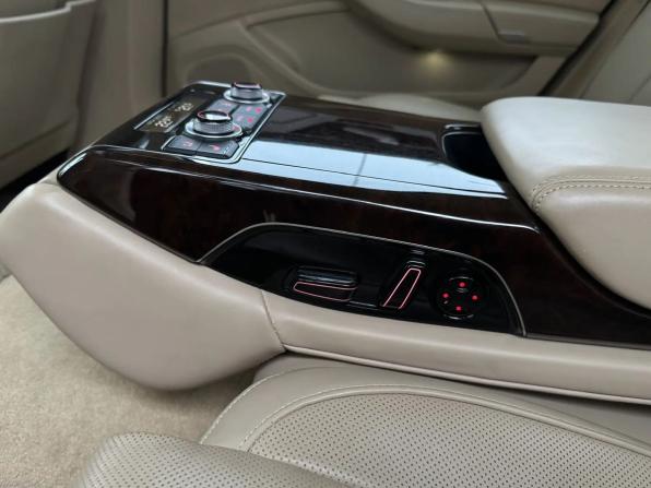 Audi A8 III (D4) Рестайлинг с пробегом 2016 года, цена 2 755 000 рублей, 260900 км, седан, Автокод Объявления