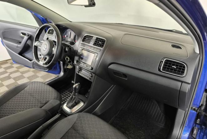 Volkswagen Polo V Рестайлинг с пробегом 2019 года, цена 1 550 000 рублей, 46939 км, седан, Автокод Объявления
