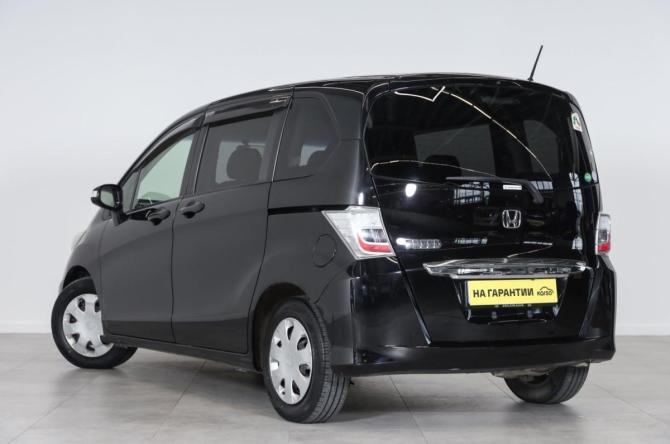 Honda Freed I Рестайлинг с пробегом 2013 года, цена 1 099 000 рублей, 114970 км, компактвэн, Автокод Объявления