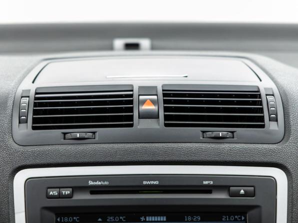 Skoda Octavia II (A5) Рестайлинг с пробегом 2011 года, цена 1 048 000 рублей, 131660 км, лифтбек, Автокод Объявления