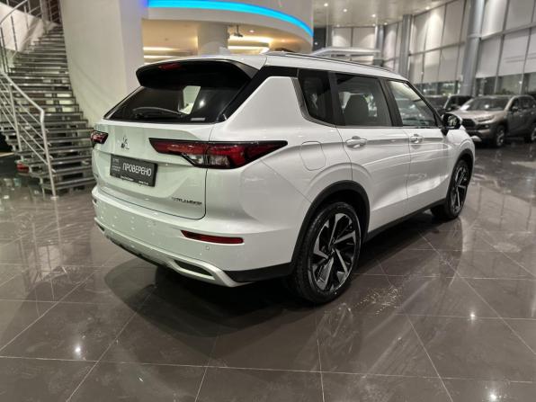 Mitsubishi Outlander IV с пробегом 2023 года, цена 4 071 000 рублей, 33 км, внедорожник, Автокод Объявления