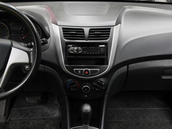 Hyundai Solaris I с пробегом 2012 года, цена 619 000 рублей, 266000 км, седан, Автокод Объявления