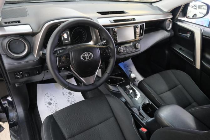 Toyota RAV4 IV (XA40) Рестайлинг с пробегом 2017 года, цена 2 319 000 рублей, 92000 км, внедорожник, Автокод Объявления