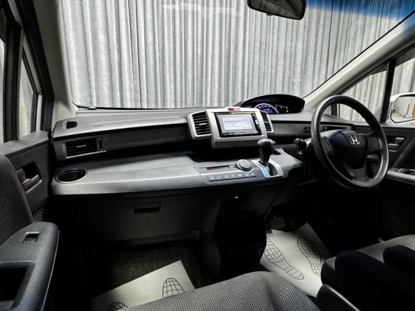 Honda Freed I Рестайлинг с пробегом 2013 года, цена 1 200 000 рублей, 114787 км, компактвэн, Автокод Объявления