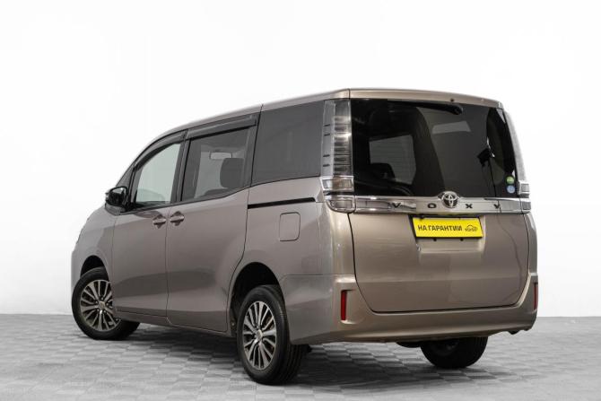 Toyota Voxy III (R80) Рестайлинг с пробегом 2018 года, цена 2 099 000 рублей, 147000 км, минивэн, Автокод Объявления