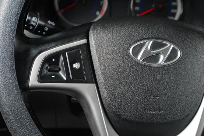 Hyundai Solaris I Рестайлинг с пробегом 2015 года, цена 999 000 рублей, 135000 км, седан, Автокод Объявления