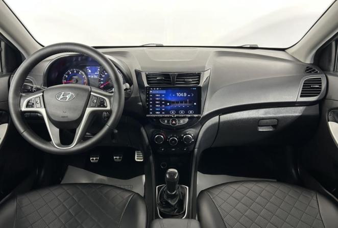 Hyundai Solaris I с пробегом 2014 года, цена 800 000 рублей, 135120 км, седан, Автокод Объявления