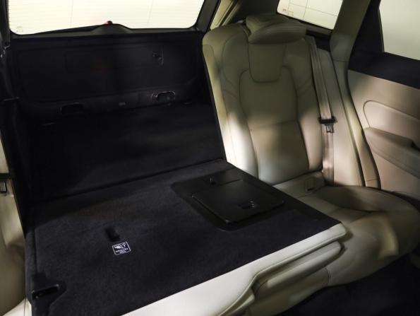 Volvo XC60 II Рестайлинг с пробегом 2021 года, цена 4 099 000 рублей, 139574 км, внедорожник, Автокод Объявления