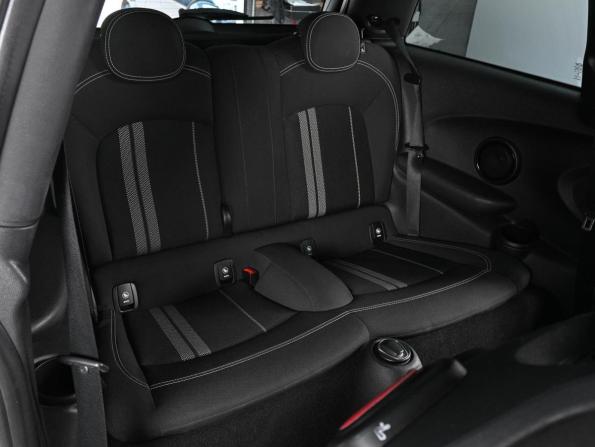 Mini Hatch III (F55/F56) с пробегом 2016 года, цена 2 229 000 рублей, 191512 км, хэтчбек, Автокод Объявления