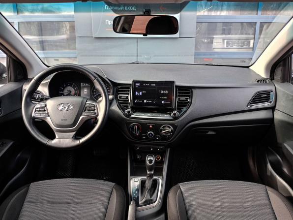Hyundai Solaris II Рестайлинг с пробегом 2021 года, цена 1 360 000 рублей, 134428 км, седан, Автокод Объявления