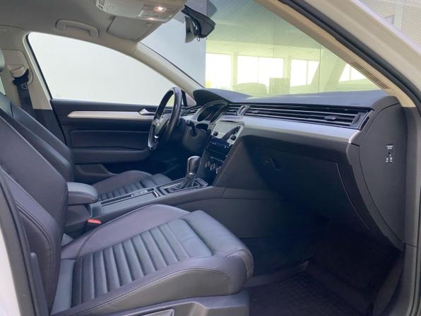 Volkswagen Passat B8 с пробегом 2018 года, цена 2 265 000 рублей, 98700 км, седан, Автокод Объявления