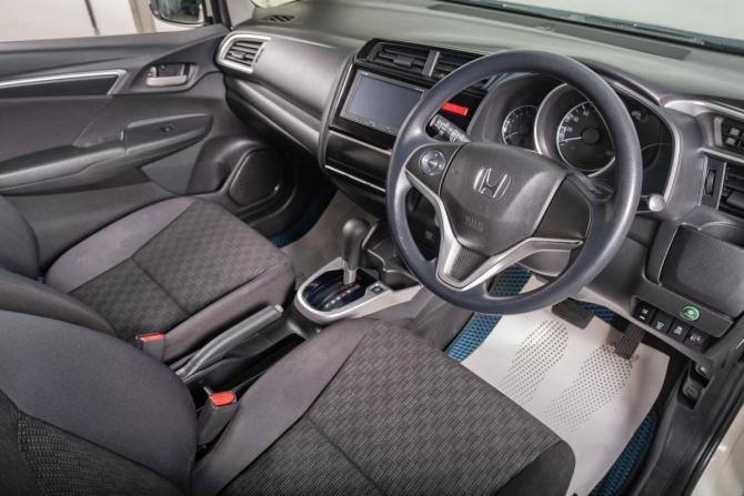 Honda Fit III с пробегом 2015 года, цена 929 000 рублей, 180000 км, хэтчбек, Автокод Объявления