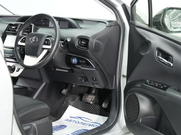 Toyota Prius IV (XW50) с пробегом 2017 года, цена 1 560 000 рублей, 162428 км, лифтбек, Автокод Объявления
