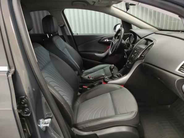 Opel Astra J Рестайлинг с пробегом 2013 года, цена 790 000 рублей, 212445 км, седан, Автокод Объявления