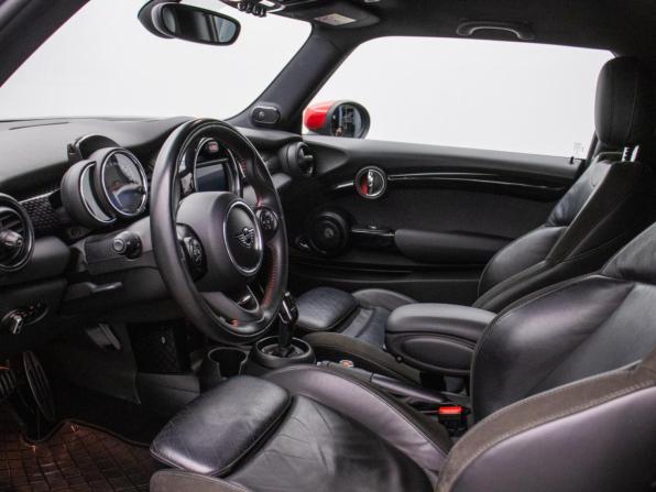 Mini Hatch III (F55/F56) Рестайлинг с пробегом 2019 года, цена 2 700 000 рублей, 64483 км, хэтчбек, Автокод Объявления