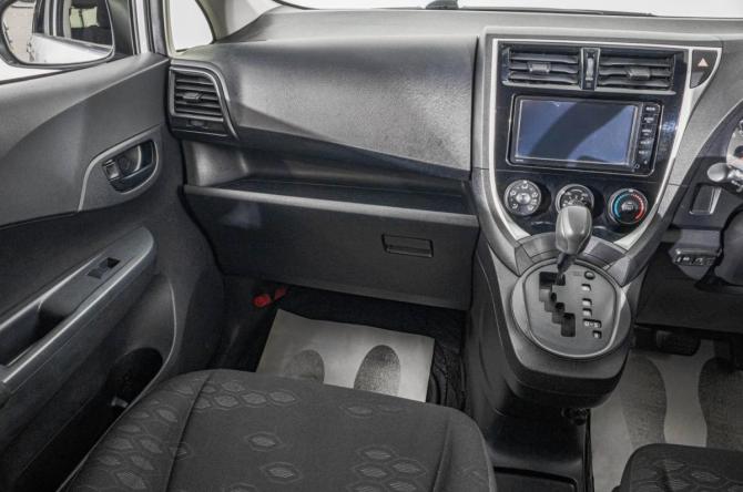 Toyota Ractis II с пробегом 2015 года, цена 979 000 рублей, 146800 км, хэтчбек, Автокод Объявления