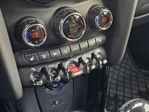 Mini Hatch III (F55/F56) Рестайлинг с пробегом 2020 года, цена 2 500 000 рублей, 94604 км, хэтчбек, Автокод Объявления